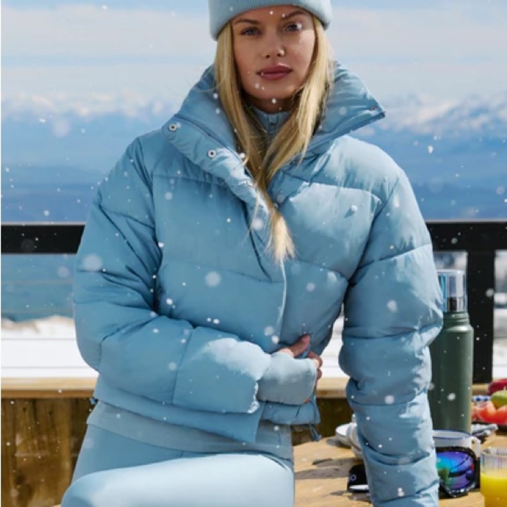 Alo Yoga Gold Rush Puffer - Picture 6 of 6
